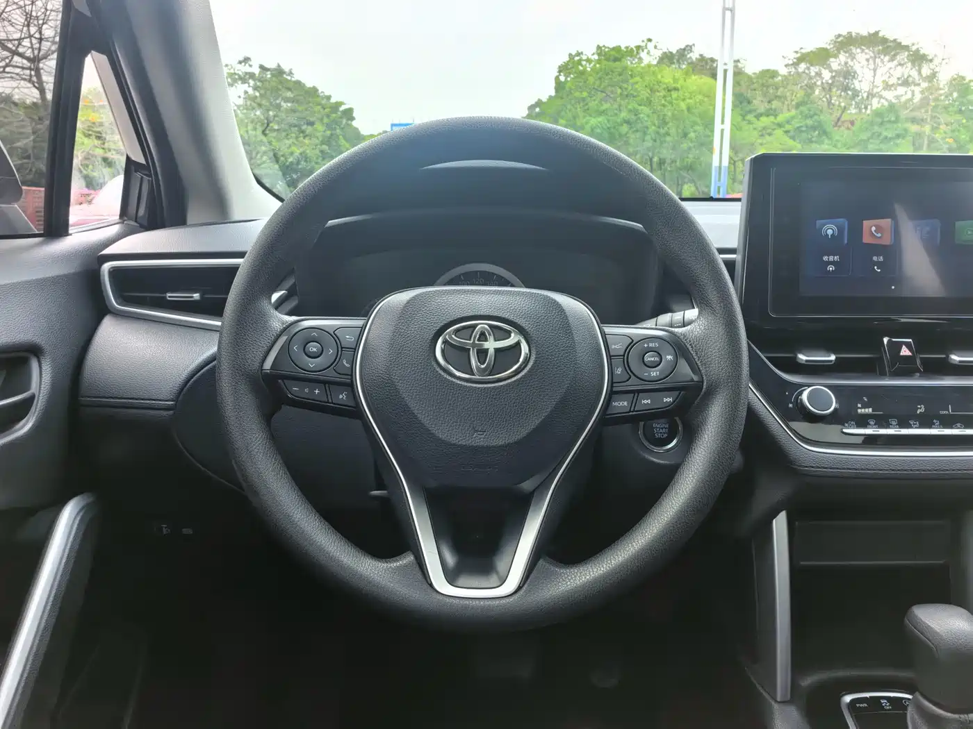 Toyota Frontlander 2022 2.0L CVT Leading Edition фото 8