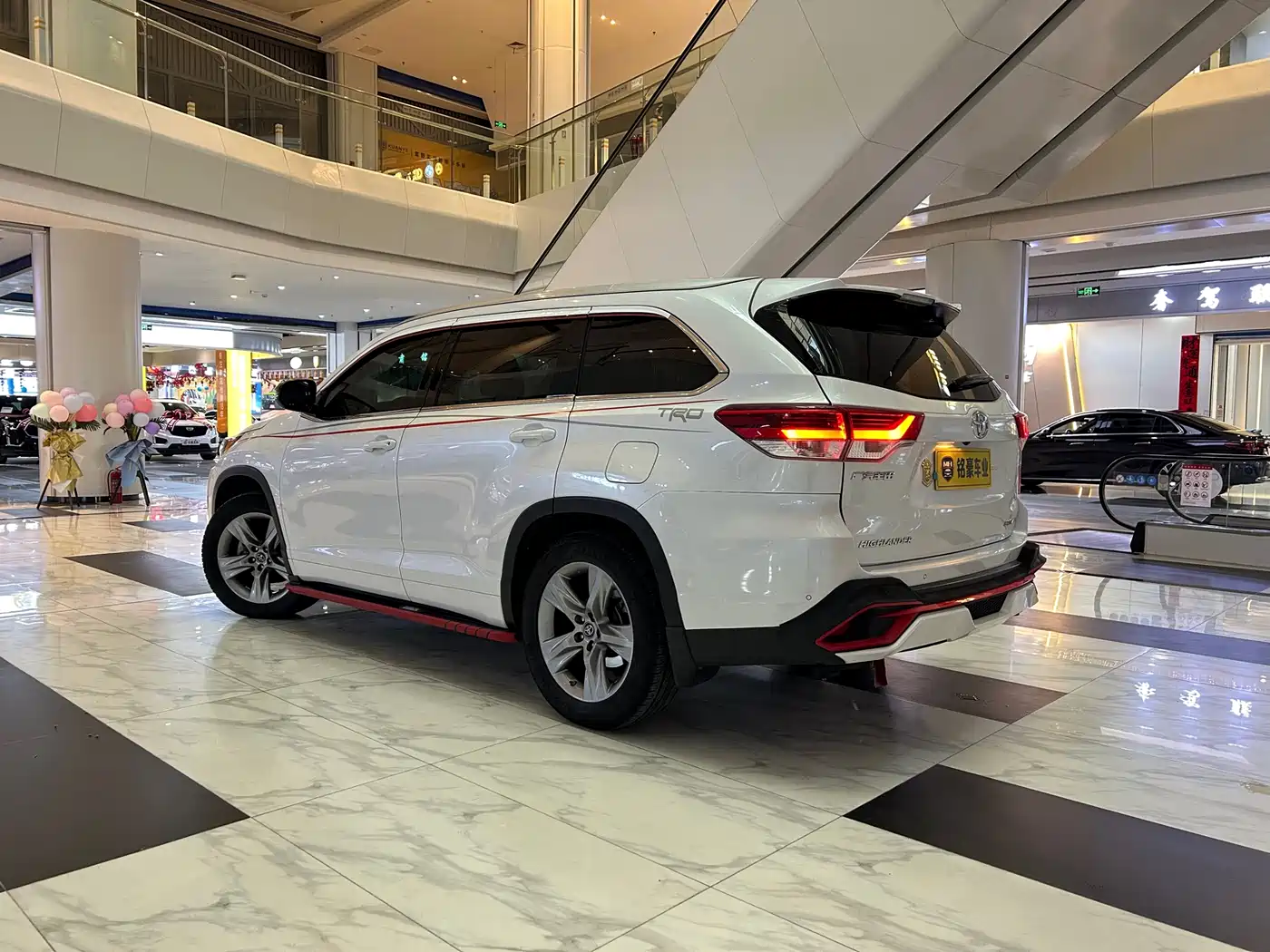 Toyota Highlander 2018 2.0T 4WD Luxury 7-seater China VI фото 7