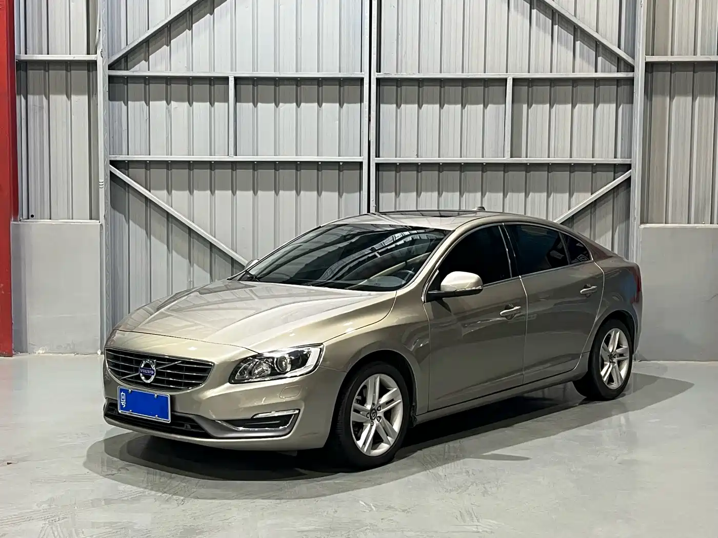 Фото 10 - Volvo S60