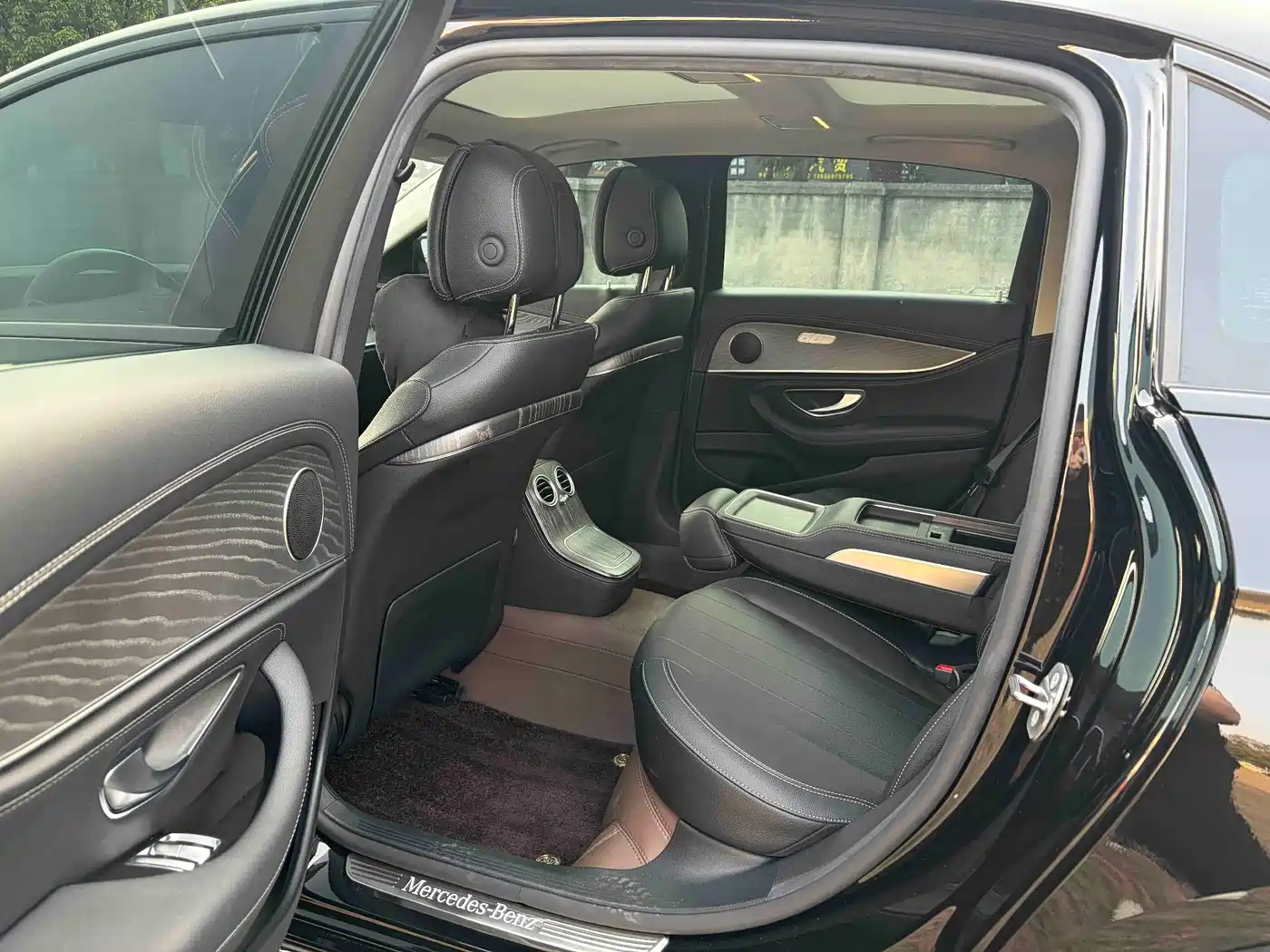 Mercedes-Benz E-Class 2023 E 260 L 4MATIC фото 4