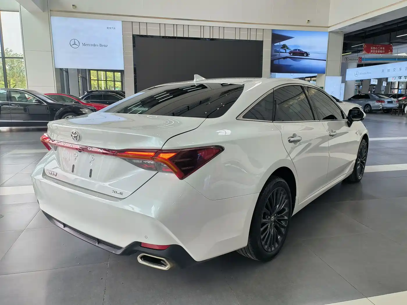 Toyota Avalon 2022 2.0L XLE Premium фото 6