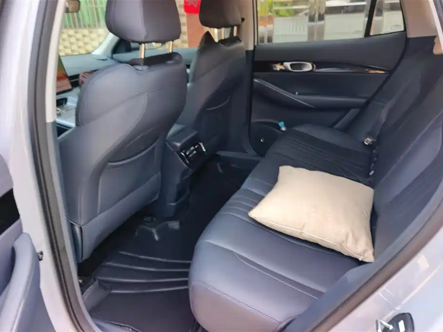 GEELY GALAXY GALAXY E5