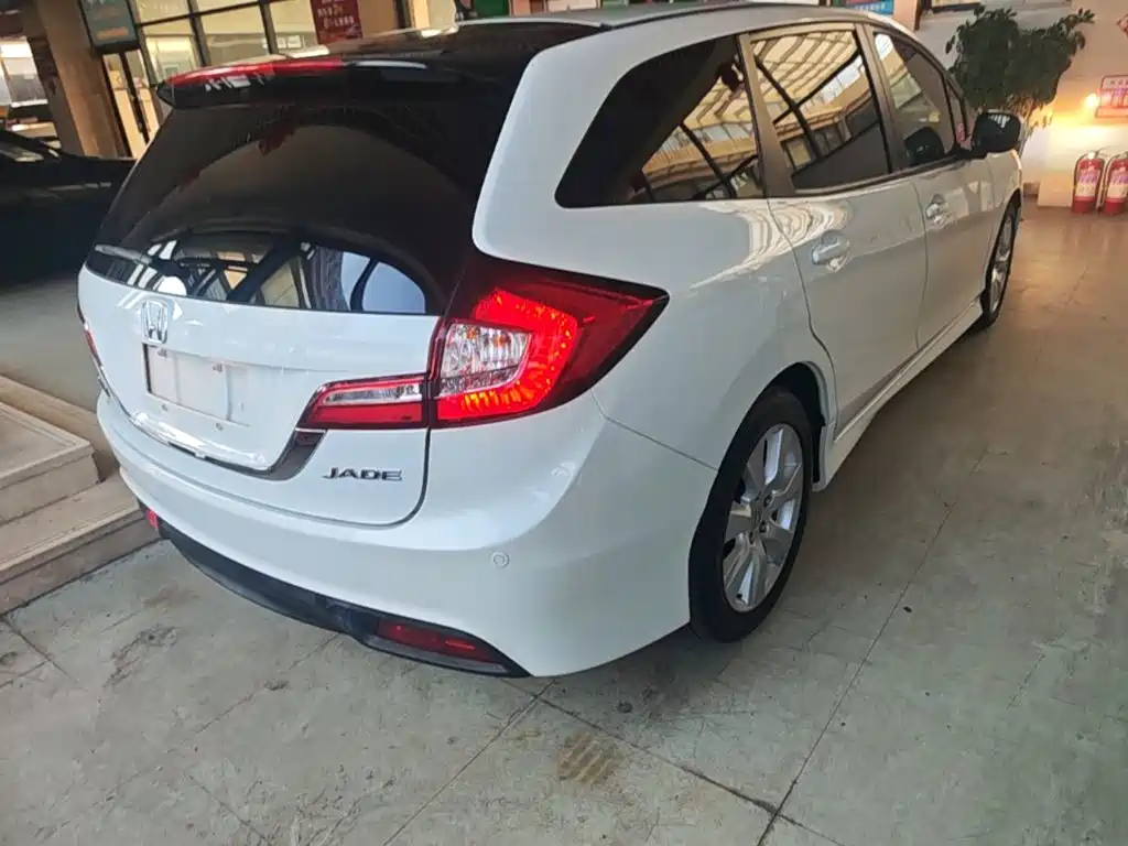 Honda Jade 2016 2016 1.8L Automatic Comfort Elite Version 5-seater