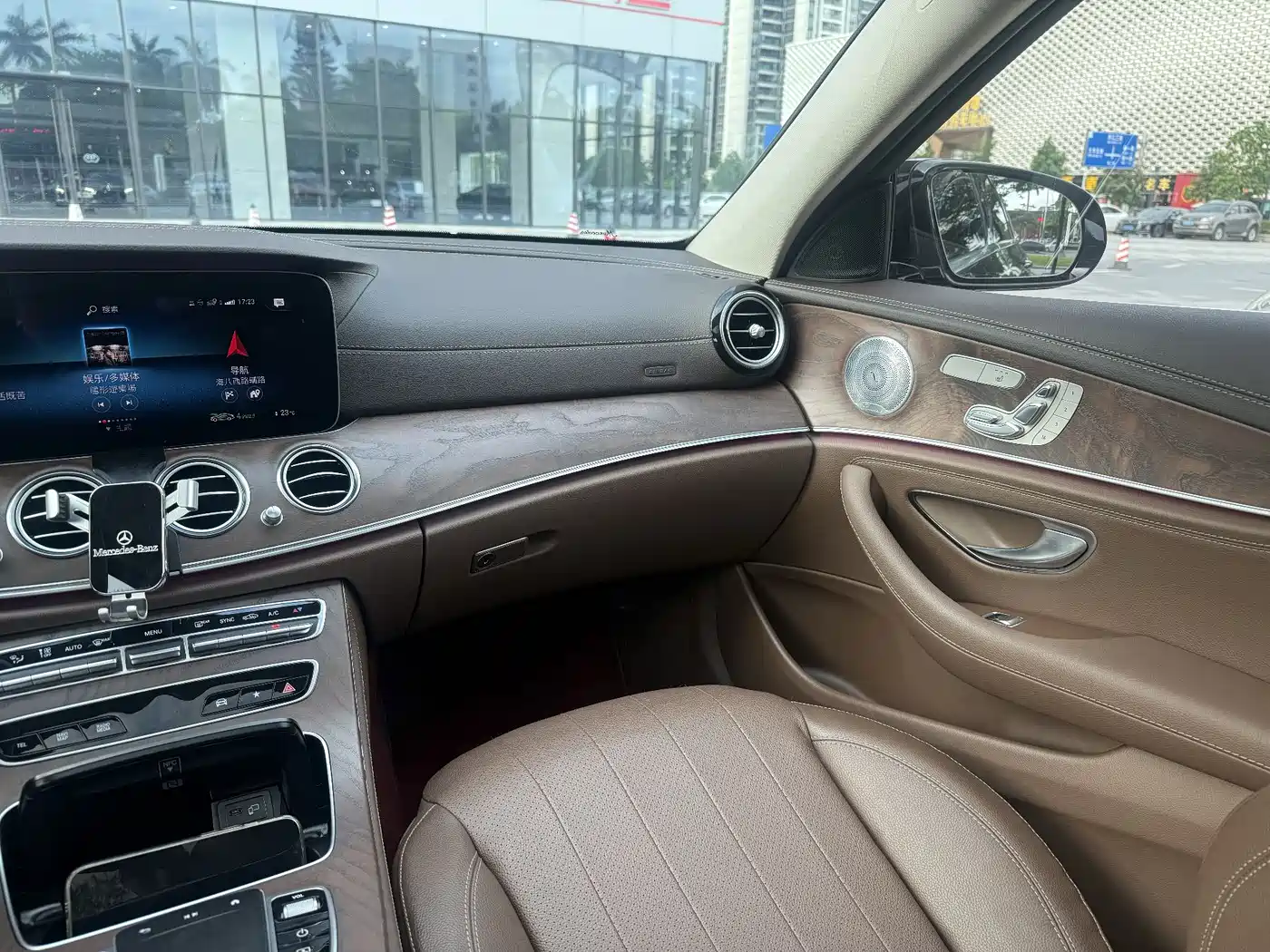Mercedes-Benz E-Class 2021 E 300 L Luxury фото 16