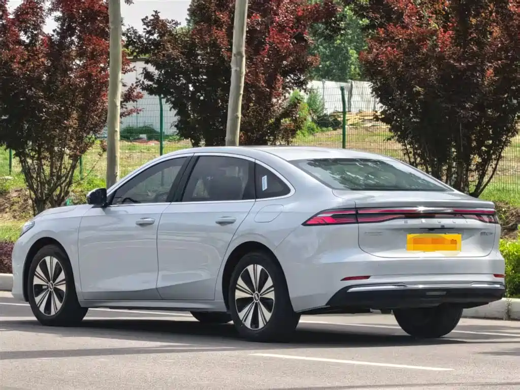 Geely Galaxy Galaxy A7 2025 EM-i 150km Premium Edition фото 25