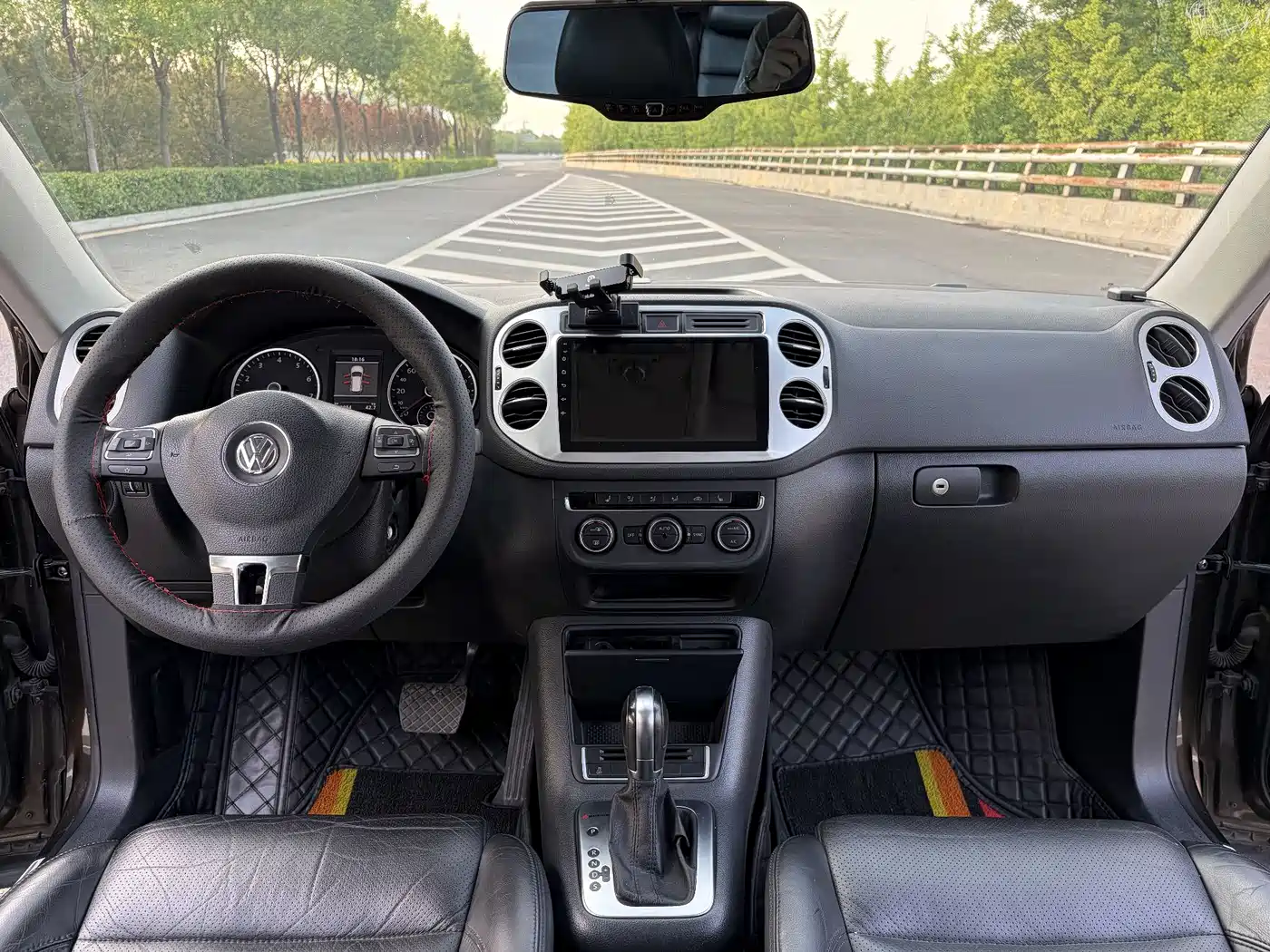 Volkswagen Tiguan 2013 1.8TSI Auto 4WD Luxury фото 5