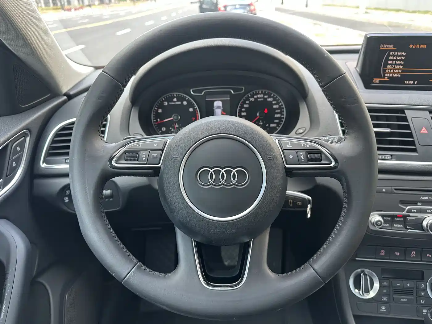 Audi Q3 (Import) 2012 35 TFSI quattro Comfort фото 13