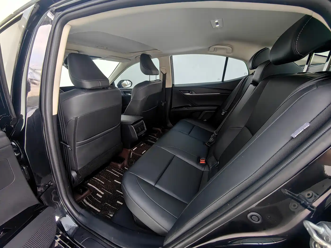 Toyota Camry 2024 Hybrid 2.0HGVP Luxury Edition фото 7