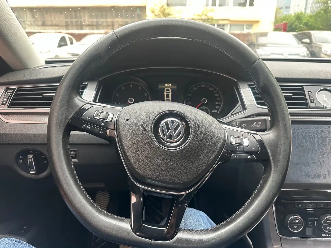 Volkswagen Passat 2016 280TSI DSG Honor Edition фото 13
