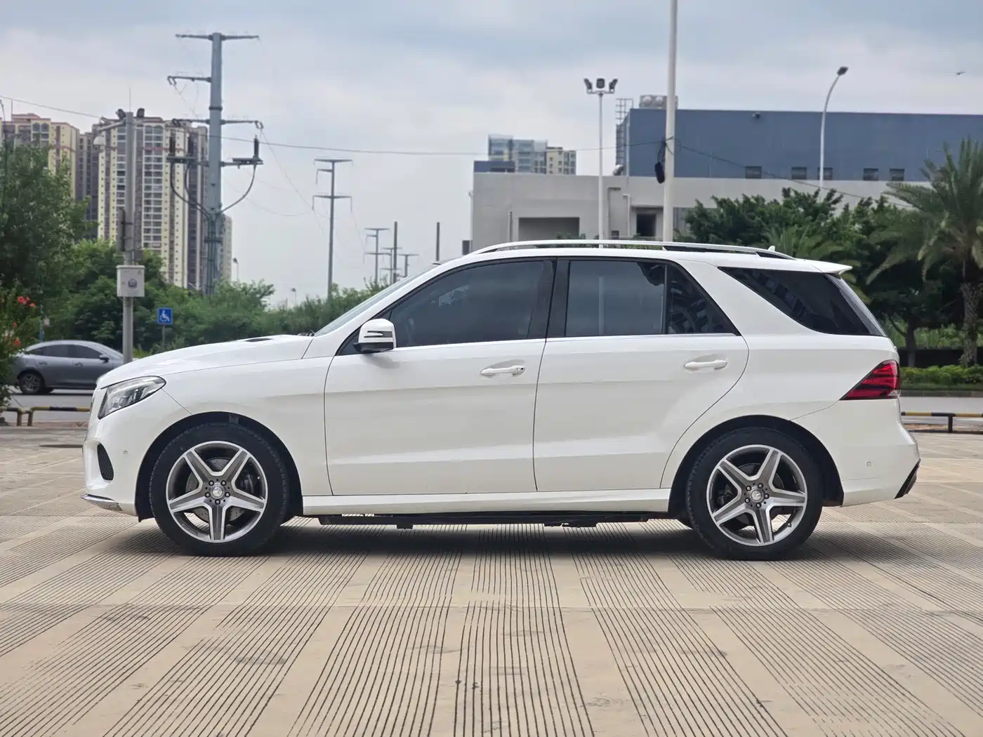 Mercedes-Benz GLE 2015 GLE 400 4MATIC фото 4