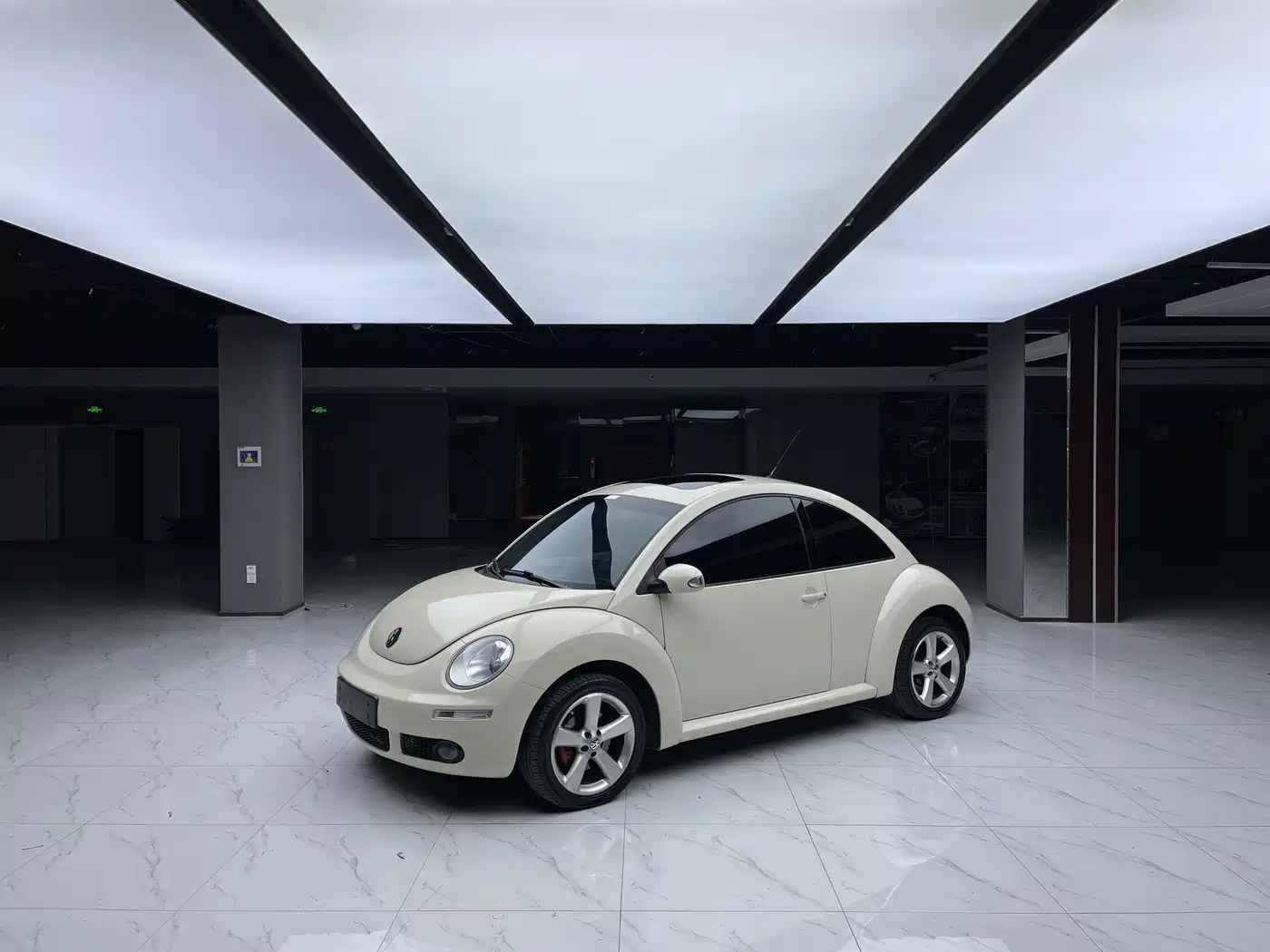 Volkswagen Beetle 2008 1.8T AT Luxury фото 4