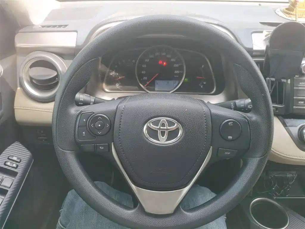 Toyota RAV4 Rongfang 2015 2.0L CVT 2WD Trend Edition фото 11