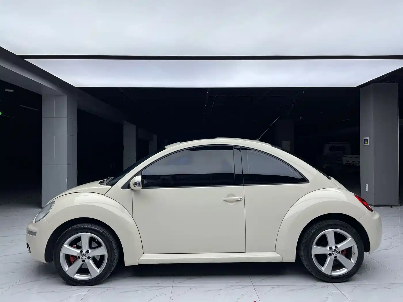 Volkswagen Beetle 2008 1.8T AT Luxury фото 6
