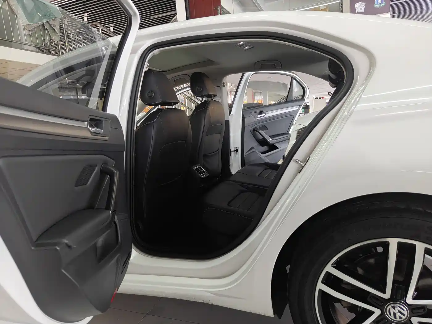 Volkswagen Lamando 2021 280TSI DSG Comfort Edition фото 16