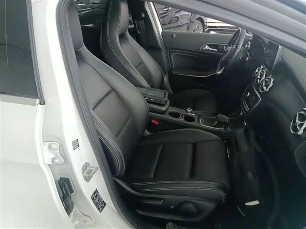 Mercedes-Benz GLA 2017 GLA 220 4MATIC Fashion фото 25