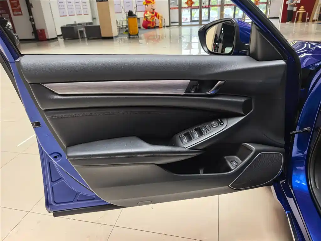 Фото 6 - Honda Accord