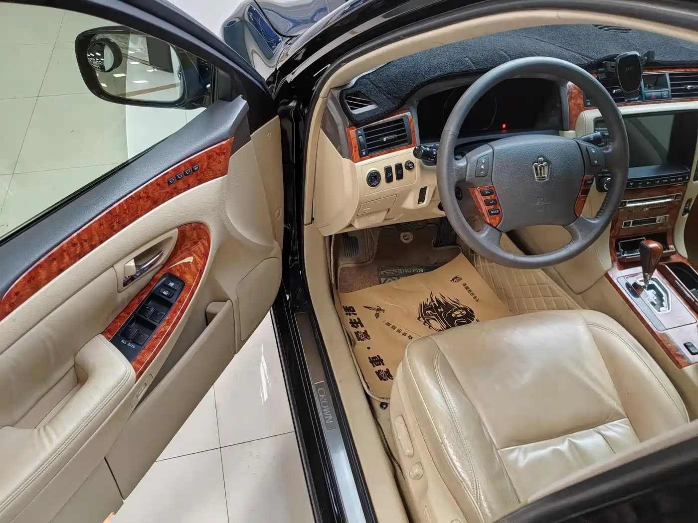 Toyota Crown 2005 Model 3.0L Royal Saloon фото 6
