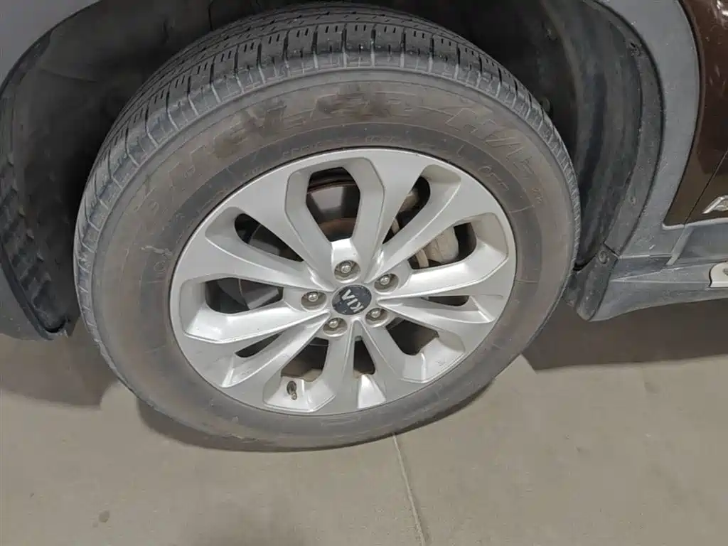 Kia Sorento 2015 2013 2.4L 5-seat Gasoline Luxury Edition