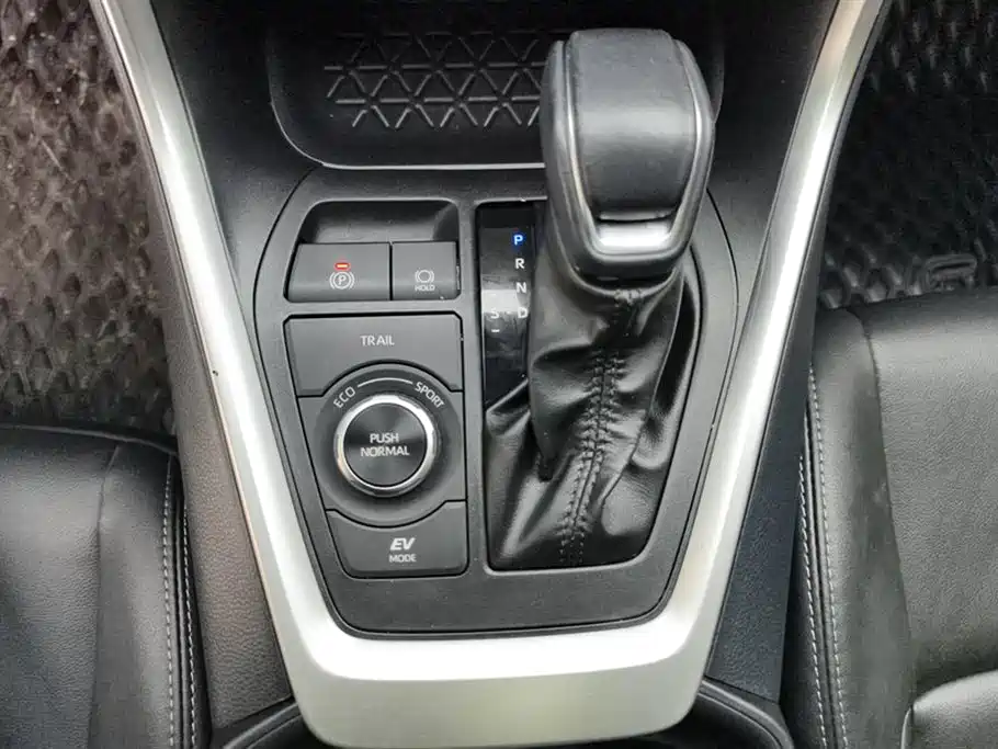 Toyota Wildlander 2023 Hybrid 2.5L E-CVT AWD Luxury PLUS Edition фото 16