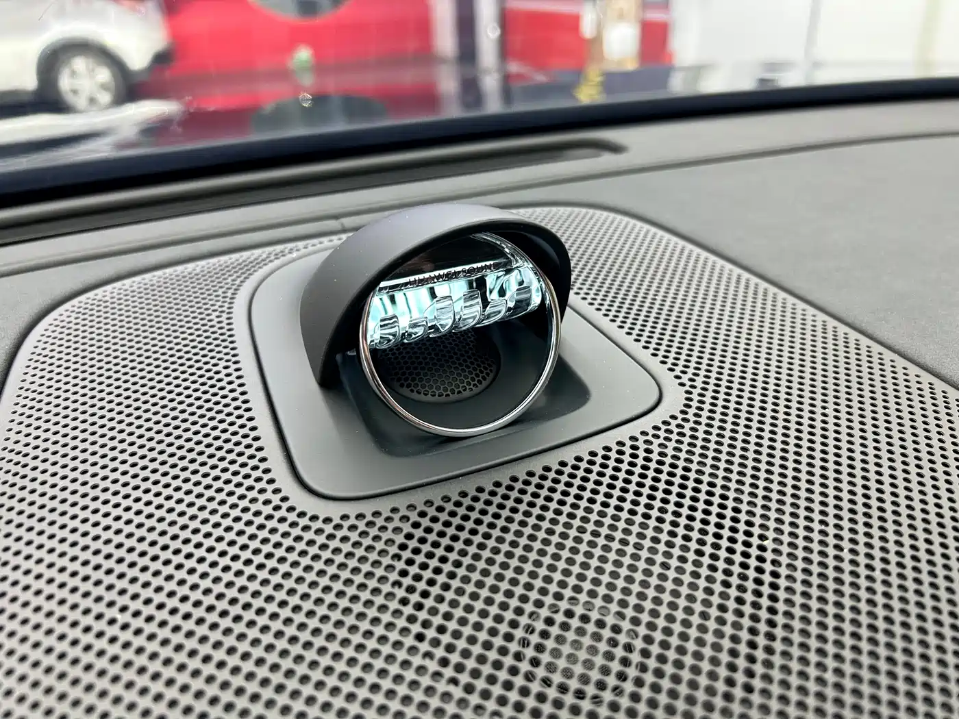 AITO Wenjie AITO M8 2025 Model Extended Range Max+ Edition 53.4kWh 6-Seater фото 20
