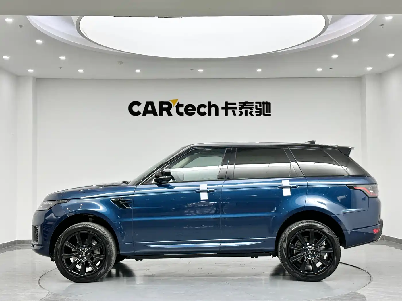 Land Rover Range Rover Sport 2022 3.0 L6 Indigo Flowing Light Edition фото 3