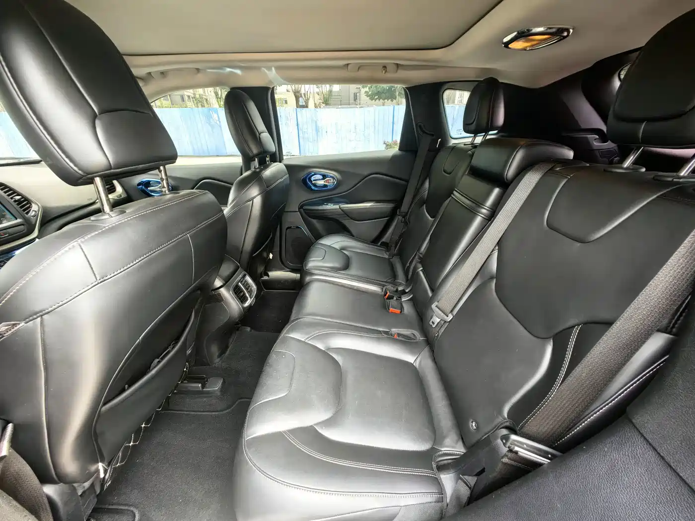 Фото 5 - Jeep Cherokee