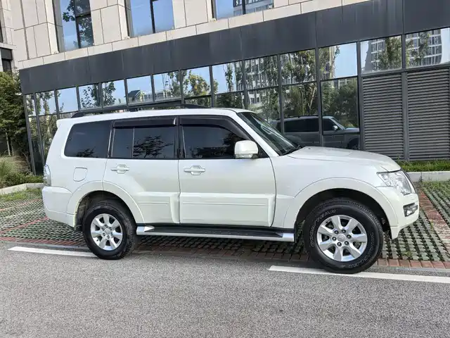 Mitsubishi Pajero (Import) 2019 3.0L Auto Standard Version — фото 4