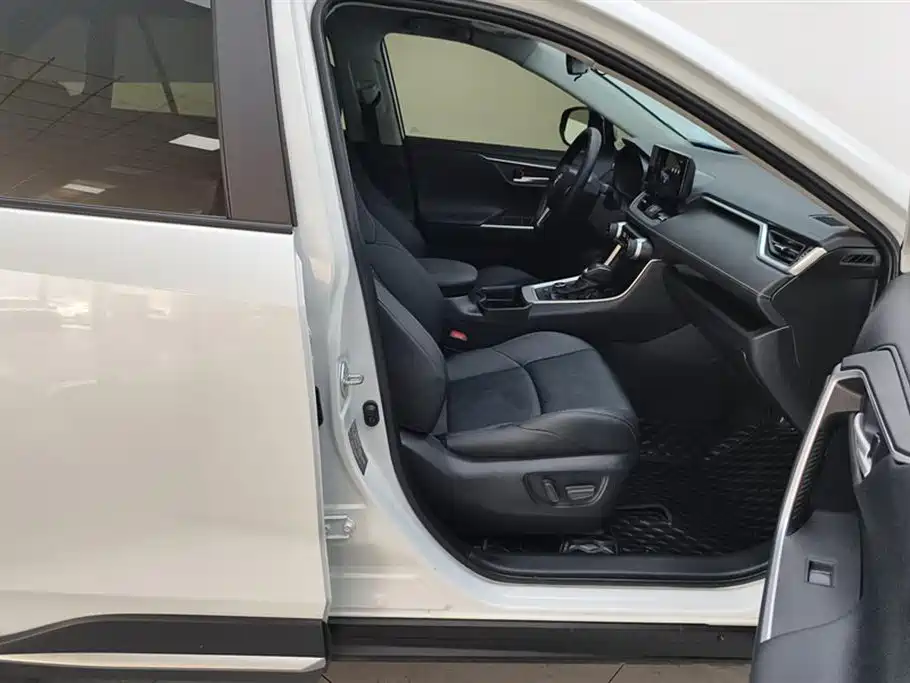 Toyota Wildlander 2023 Hybrid 2.5L E-CVT AWD Luxury PLUS Edition фото 8