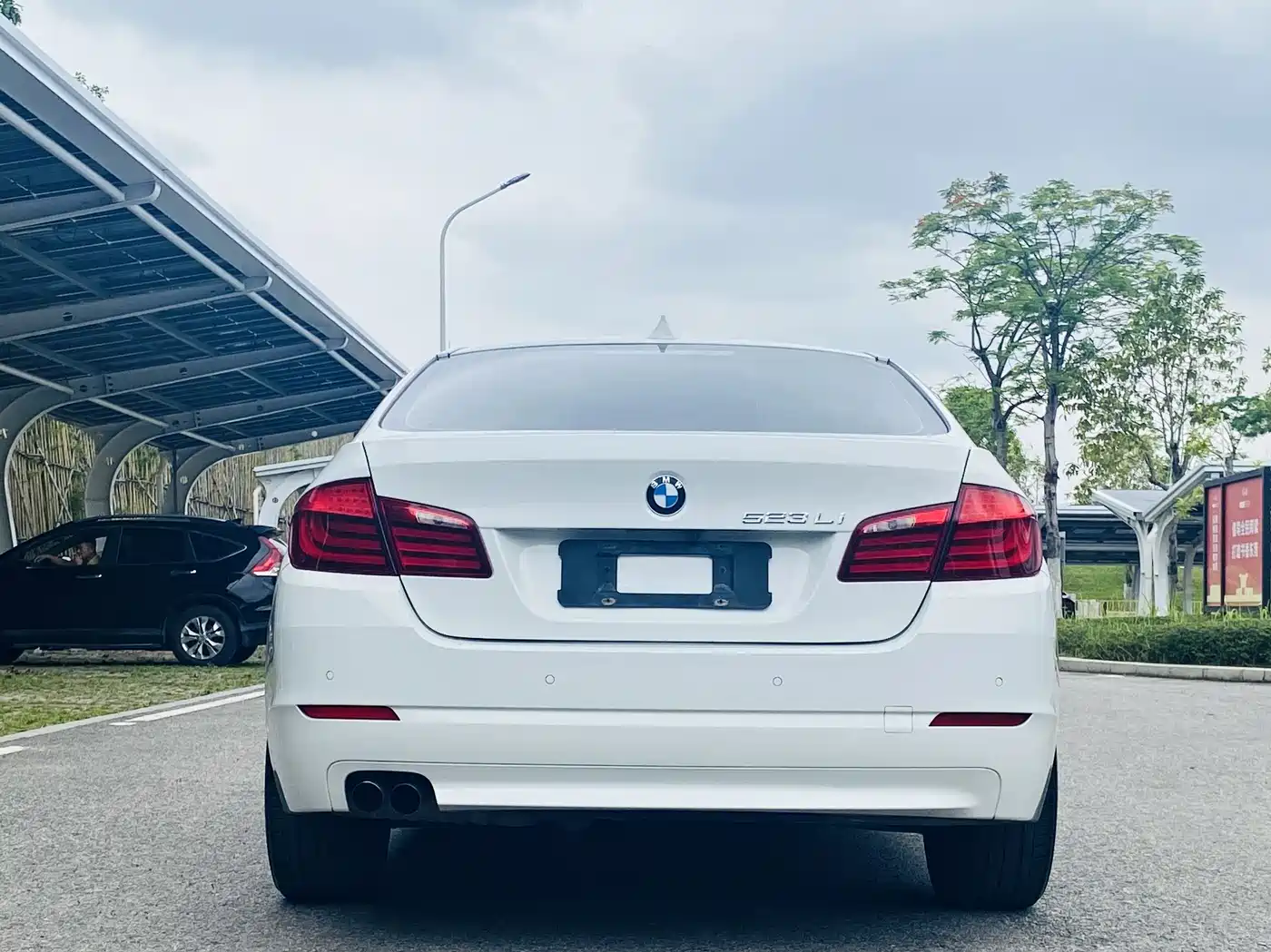 BMW 5 Series 2011 523Li Leading фото 6