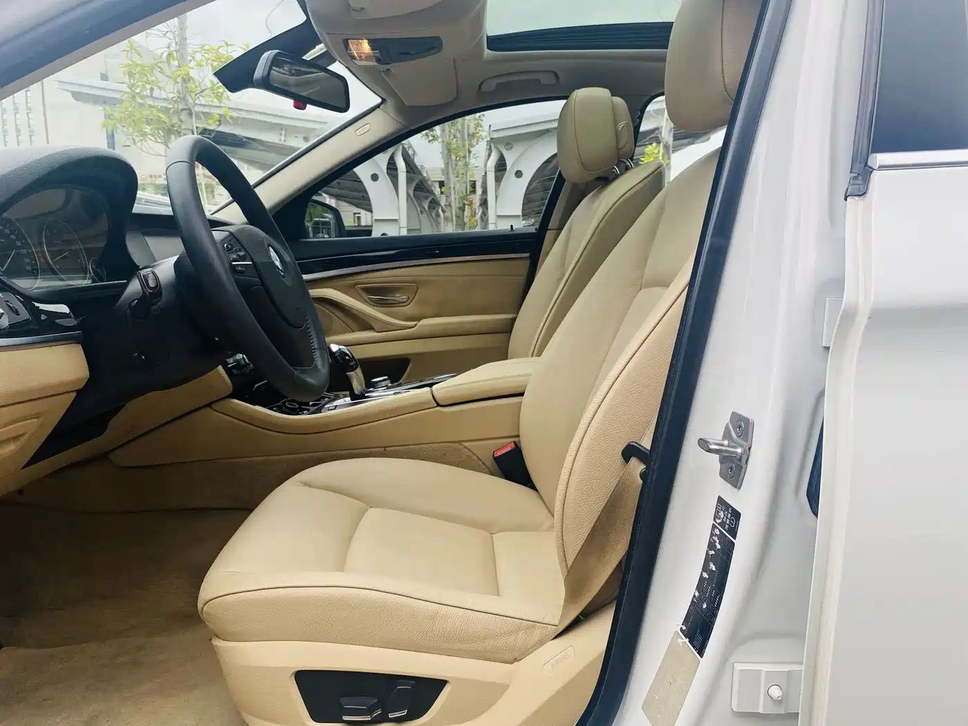 BMW 5 Series 2011 523Li Leading фото 11
