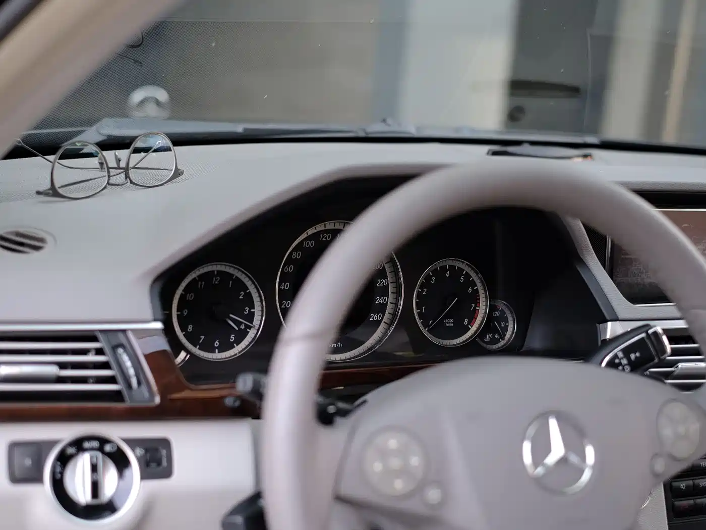 Mercedes-Benz E-Class 2012 E 200 L CGI Elegance фото 31