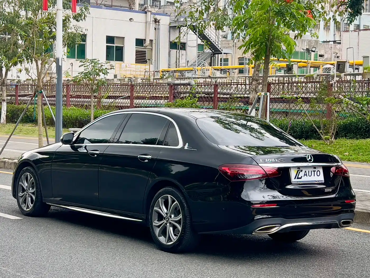 Mercedes-Benz E-Class 2022 Second Facelift E 300 L Sport Luxury фото 5