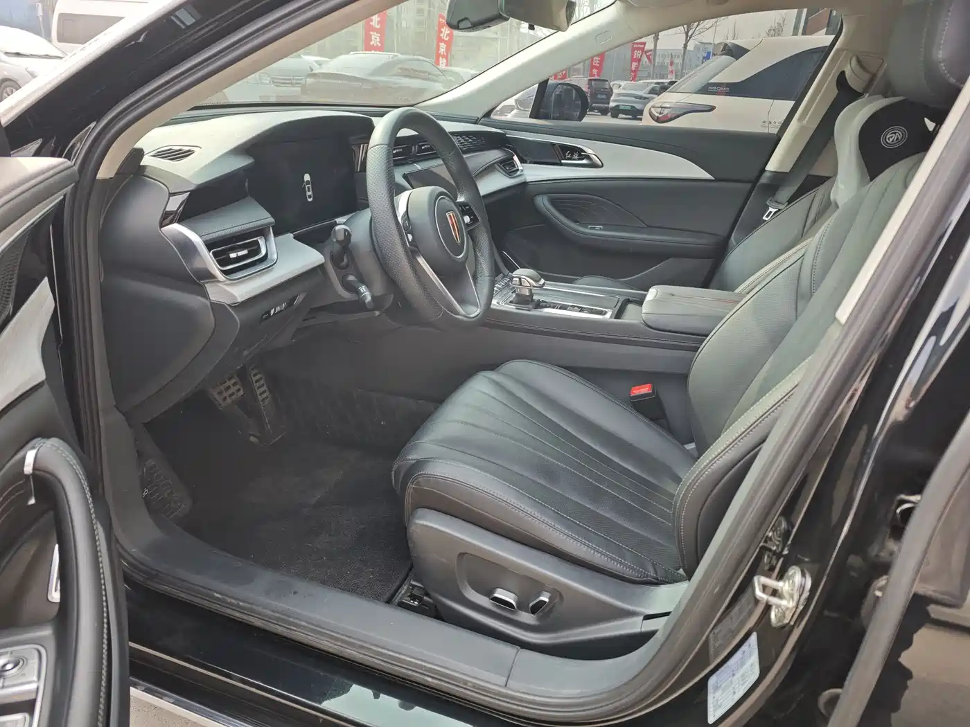 Hongqi H5 2025 1.5T DCT Flag Rhythm 500,000 Units Memorial Edition фото 5