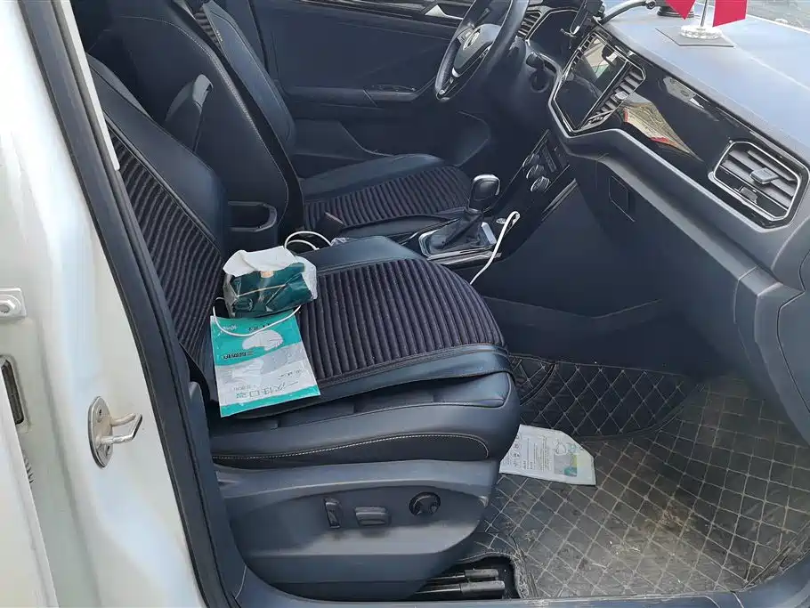 VOLKSWAGEN T ROC EXPLORING SONGS