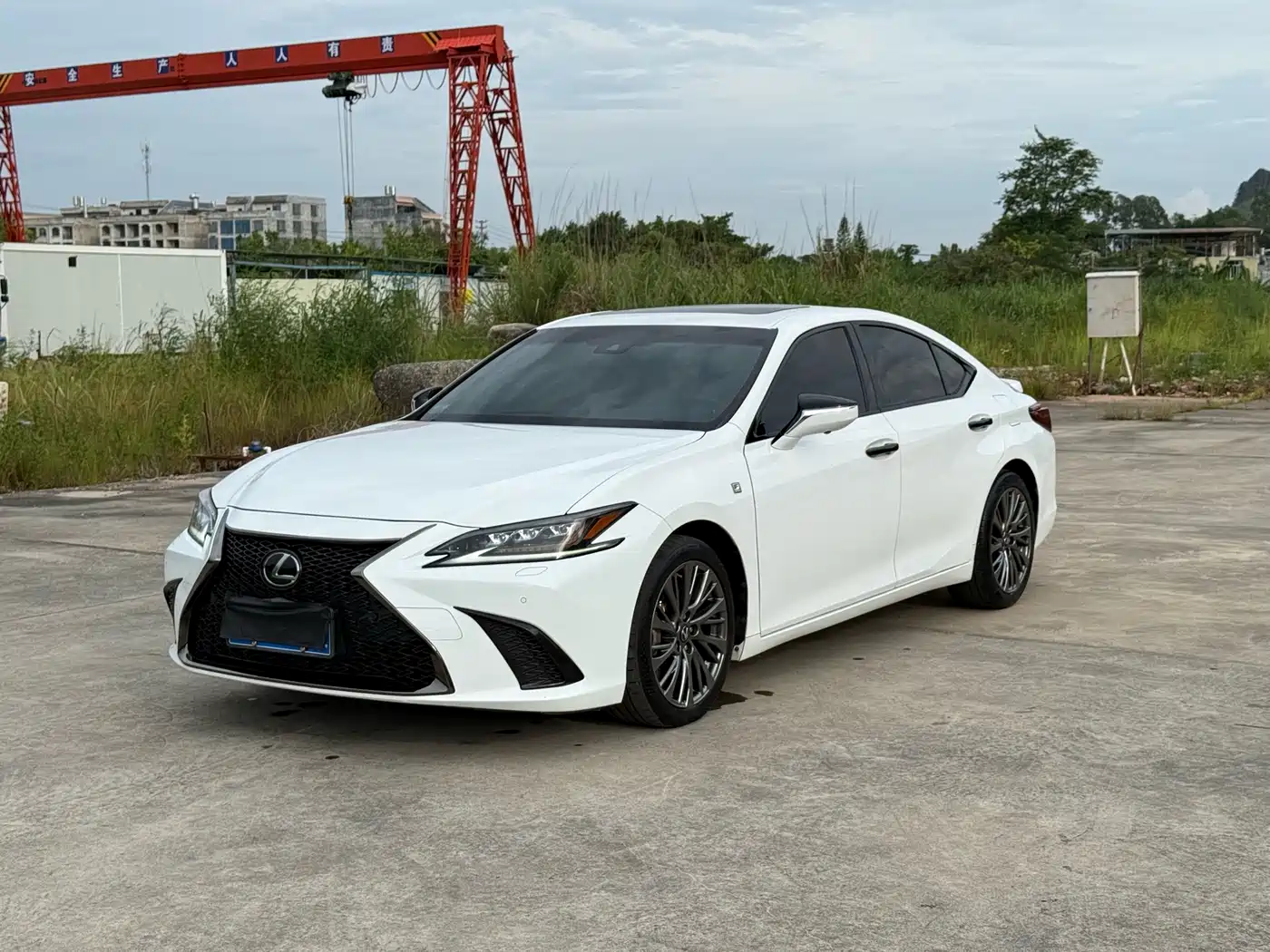 Фото 1 - Lexus ES