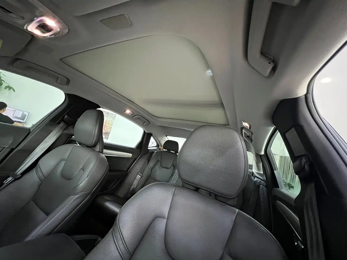 صورة 17 - Volvo S90