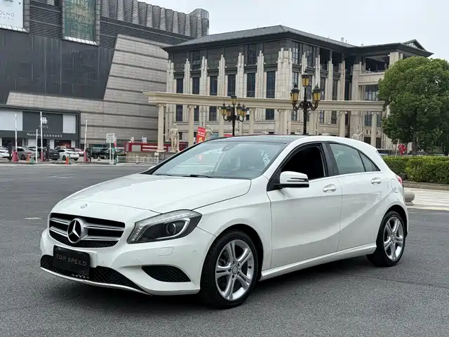 Mercedes-Benz Mercedes-Benz A-Class (Import) 2015 A 200 Fashion