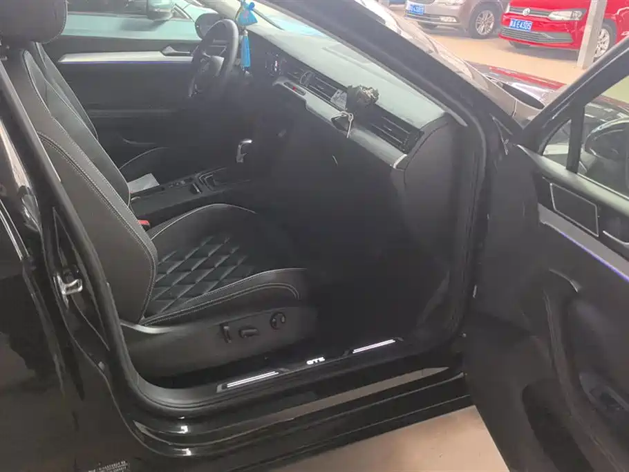 VOLKSWAGEN MAGOTAN GTE PLUG IN HYBRID