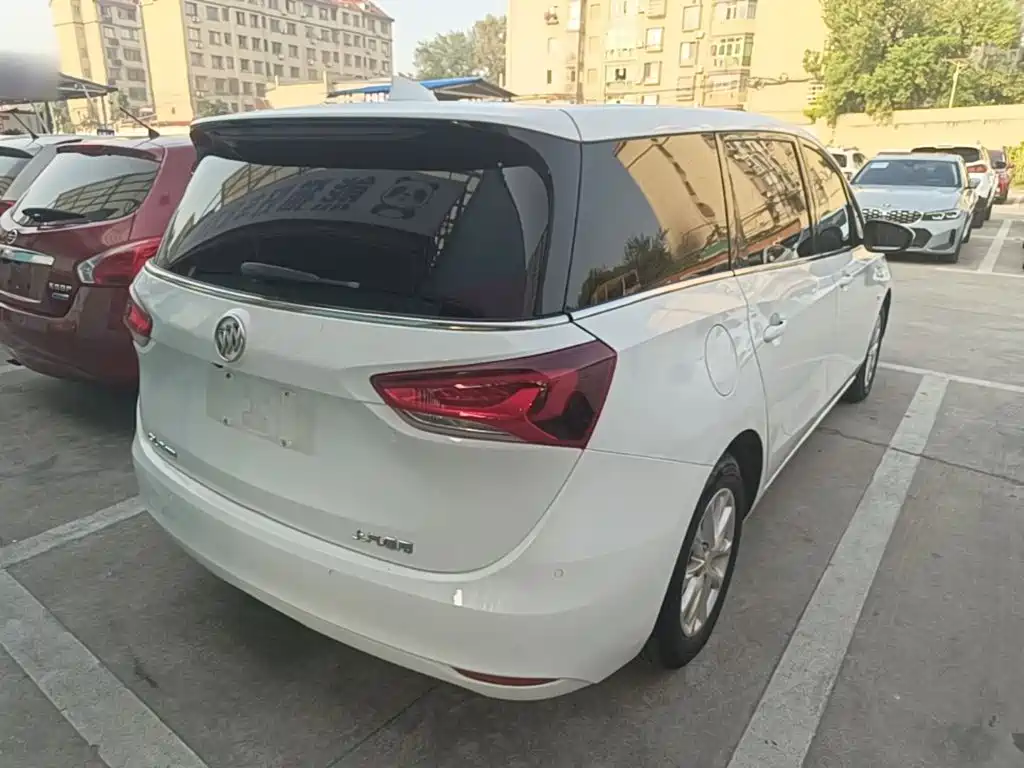 Photo 7 - Buick GL6