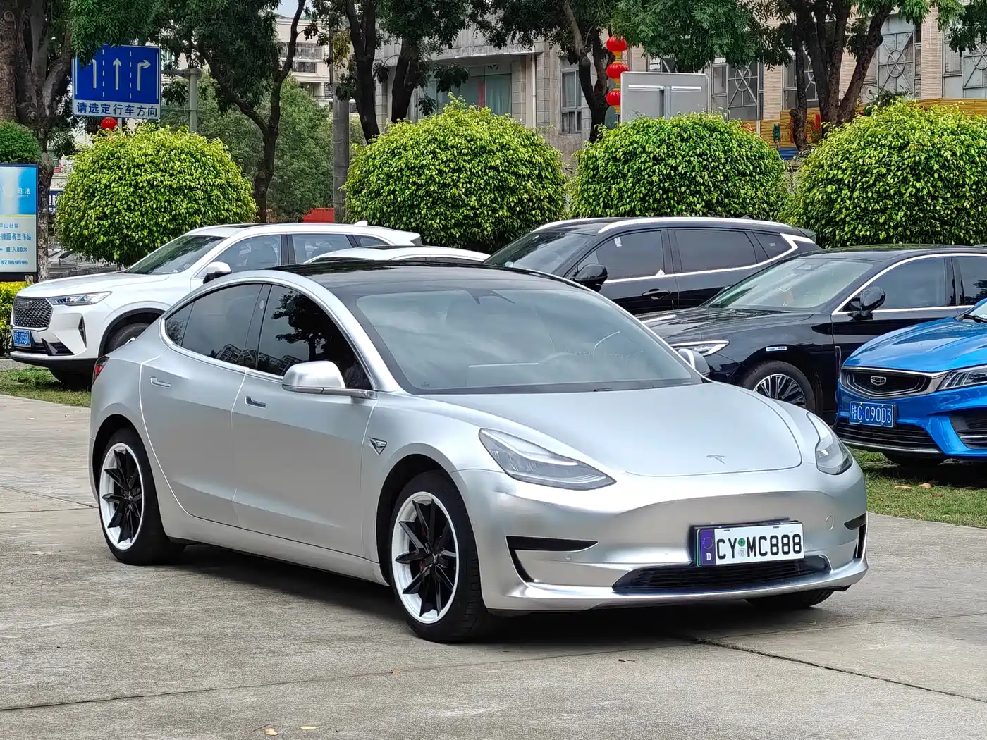 TESLA MODEL 3