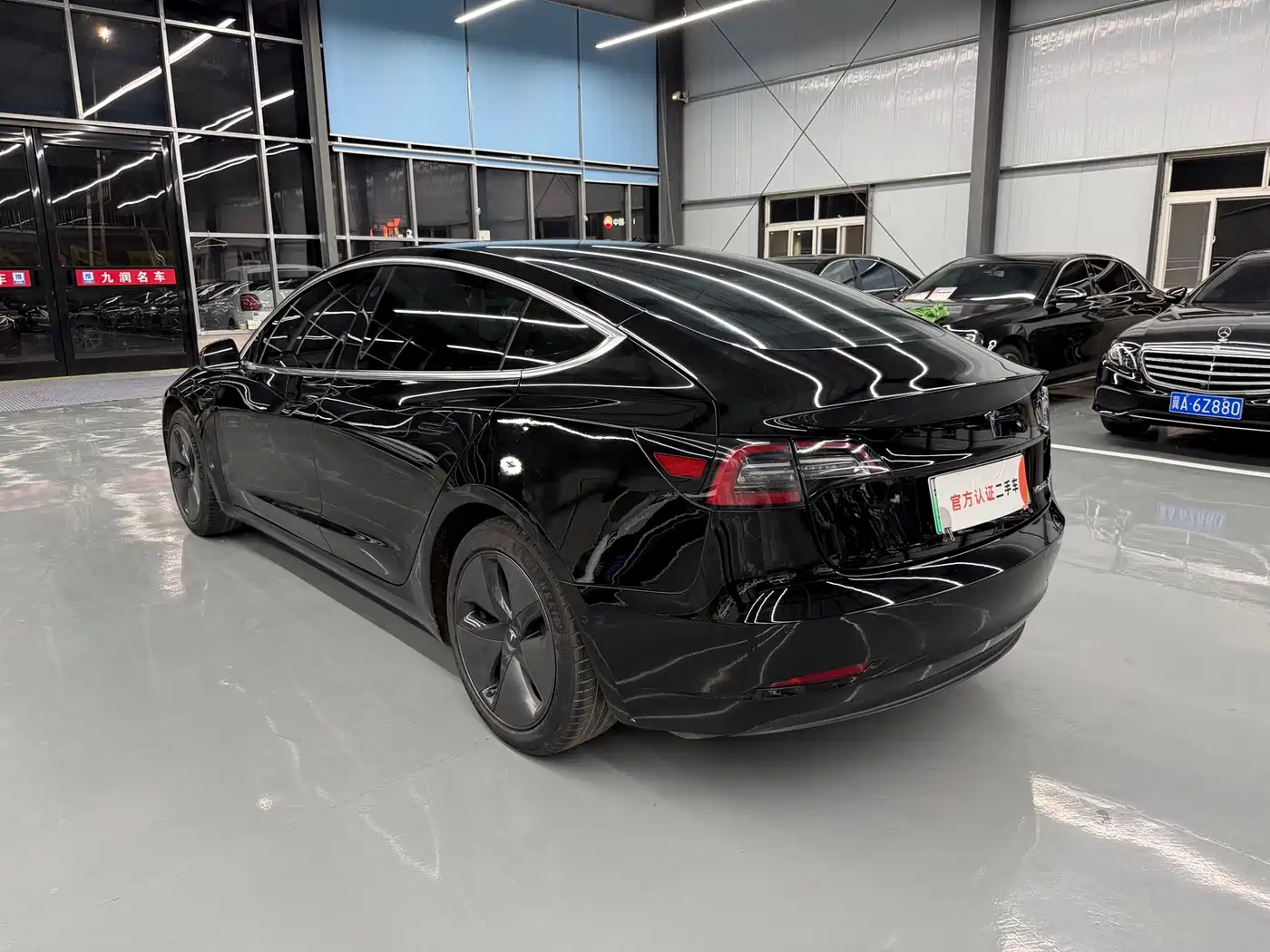 TESLA MODEL 3