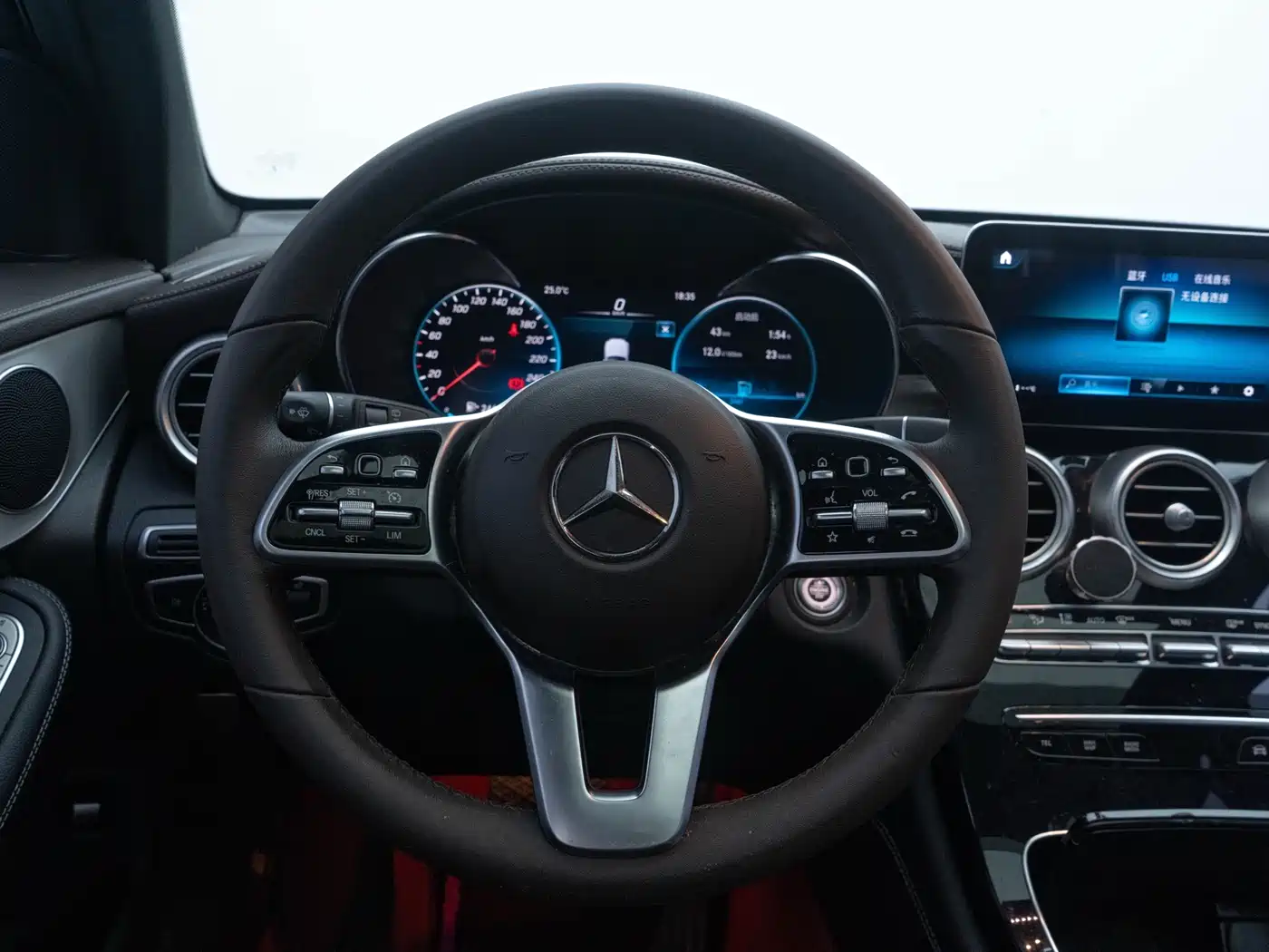 Mercedes-Benz GLC 2022 Facelift GLC 260 L 4MATIC Luxury Model фото 11