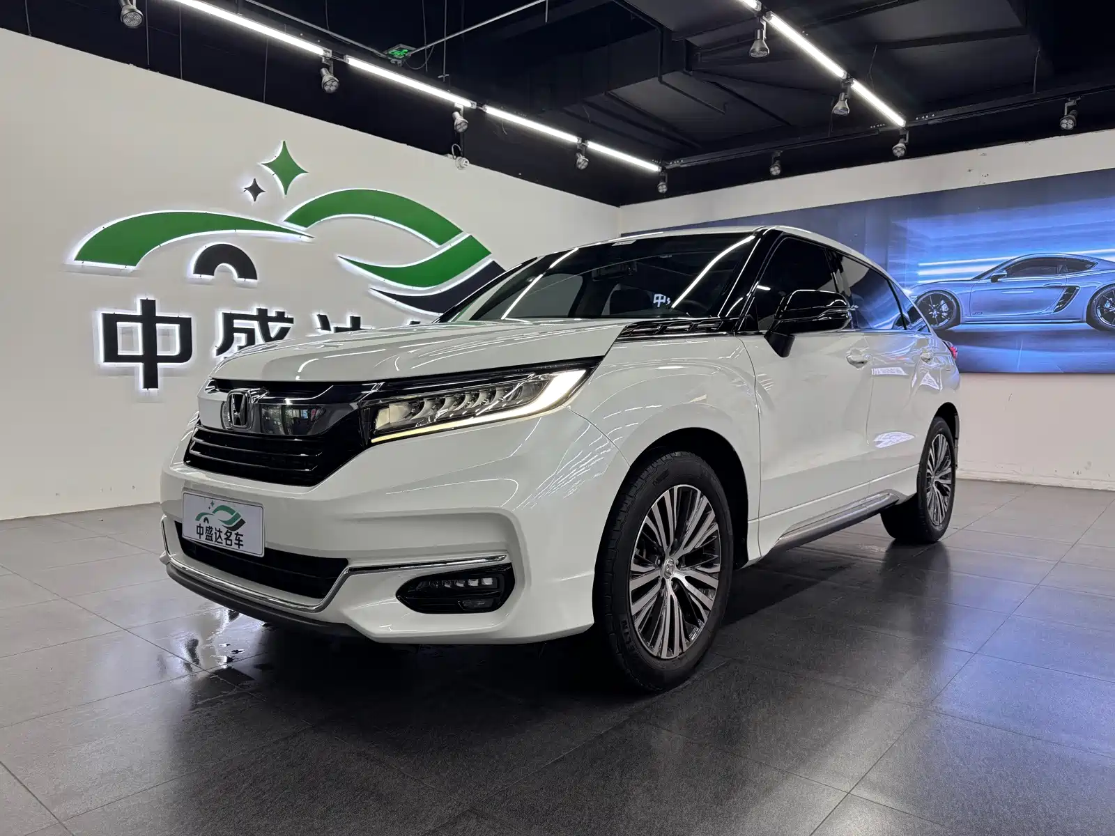 Фото 1 - Honda Avancier