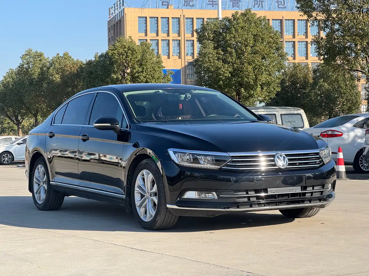 Volkswagen Magotan 2018 Facelift 330TSI DSG Luxury фото 3