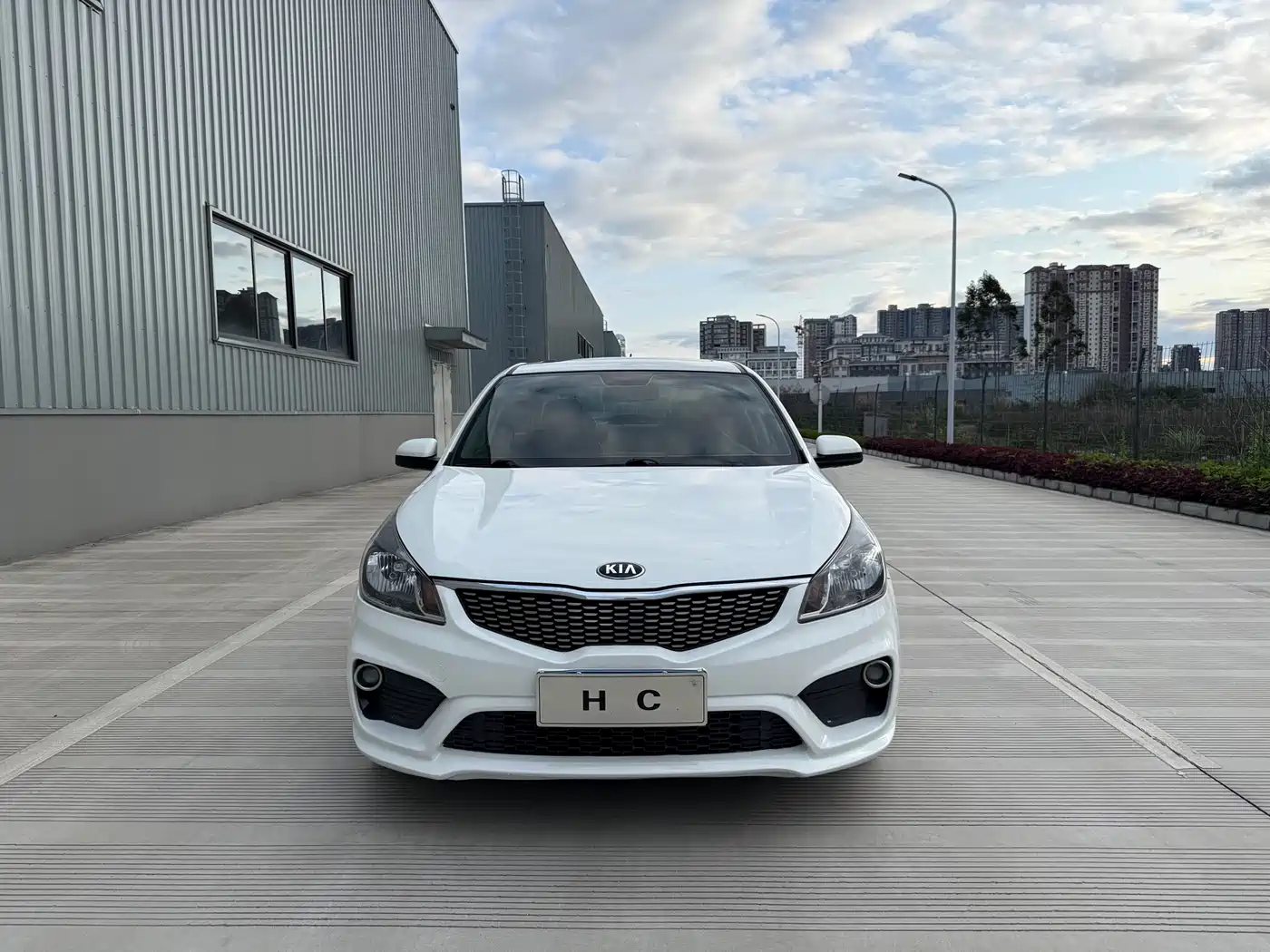 Kia K2 2017 Sedan 1.4L AT 15th Anniversary Special Edition GLS фото 2