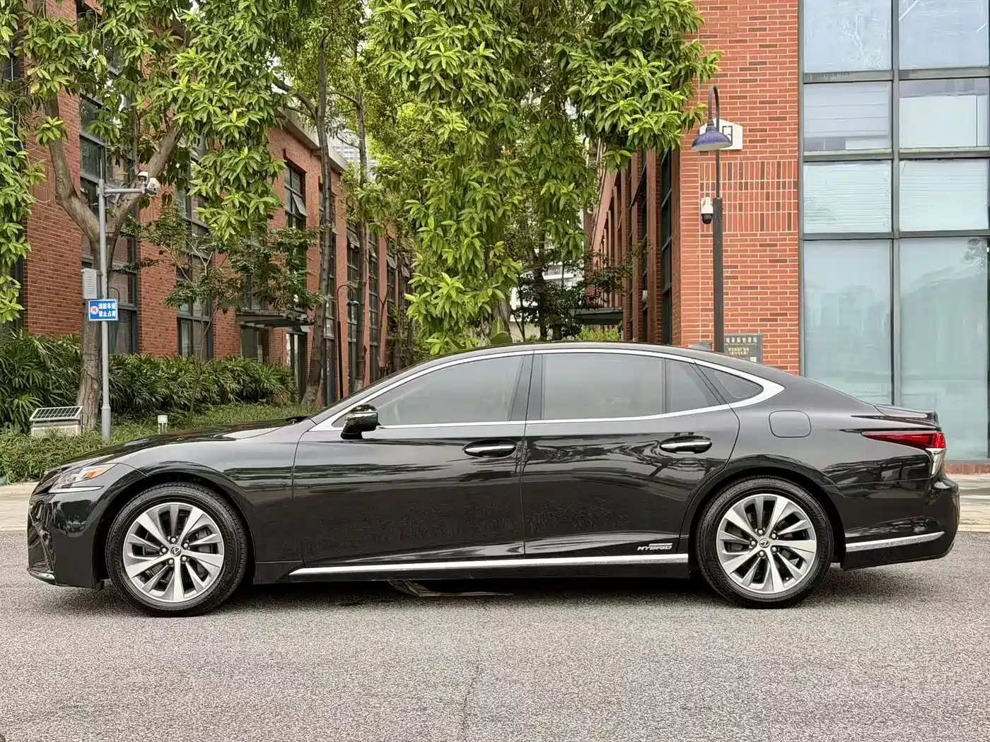 Lexus LS 2020 500h Excellence (China VI) фото 2