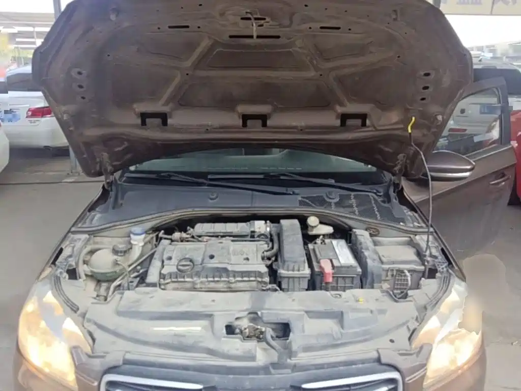 Peugeot 301 2015 2014 1.6L Manual Comfort Edition