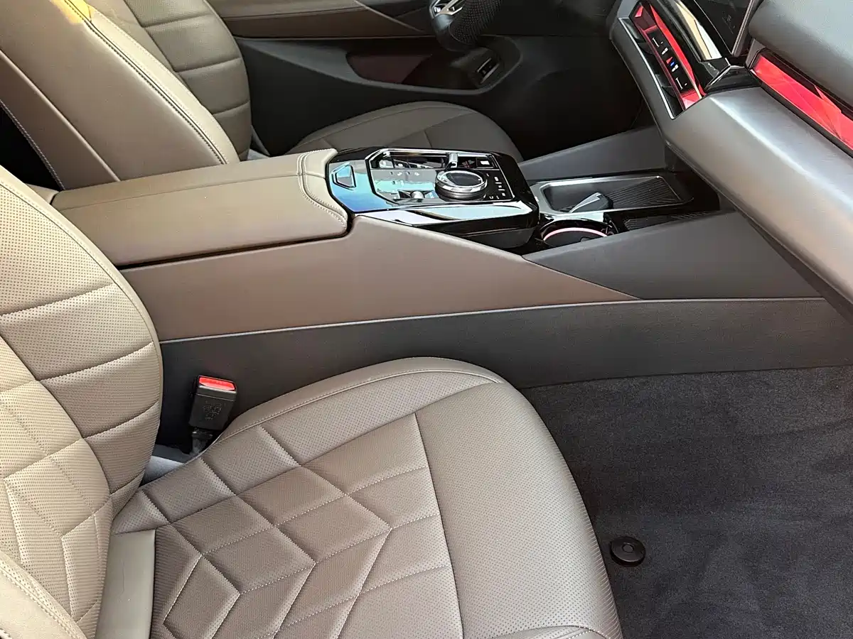 BMW 5 Series 2025 525Li M Sport Package фото 4