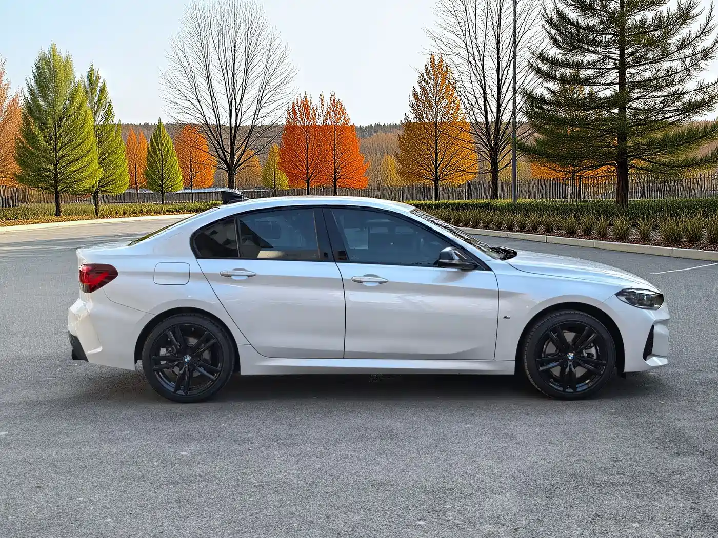 BMW 1 Series 2023 125i M Sport Shadow Edition фото 7