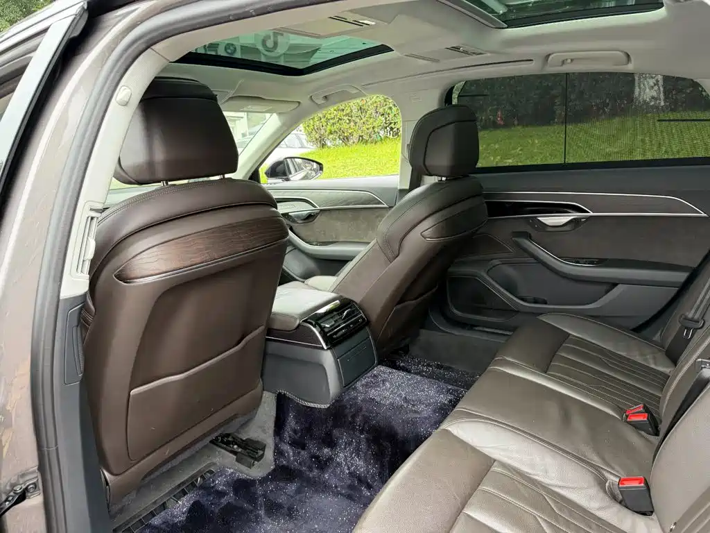 Фото 11 - Audi A8